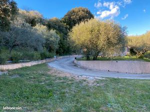 PIGNANS - Beau terrain 702 m2