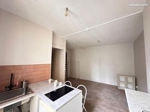 Studio rénové 18 ème Paris