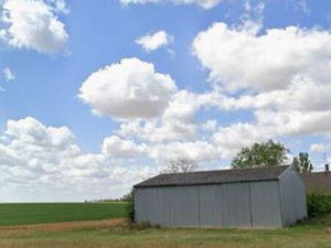 Parcelle agricole avec hangar