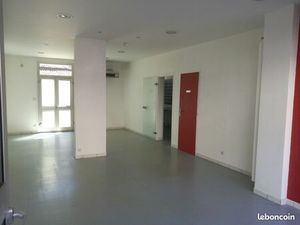 Local commercial Victor Hugo