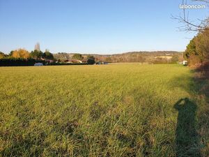 Terrain viabilisé et plat à Pavie