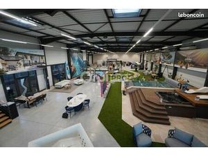 Local commercial 1 800 m²