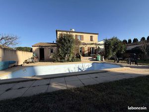 Istres  maison T4/5  en R+1  100 m²  bien exposée  piscine 7.5X3.5 m  garage 25 m²  terrai