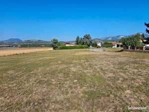 Terrain a vendre dans petit lotissement de 4 parcelles à thèze 04200