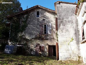 Maison en pierre à rénover sur 3 Hectares de terrain