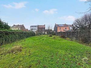 MAISON AVEC JARDIN A RENOVER !