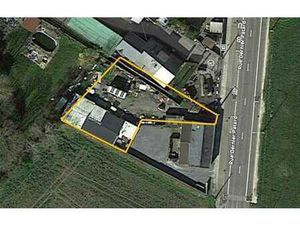 plain-pied à rénover ou à démolir sur terrain de 877m²