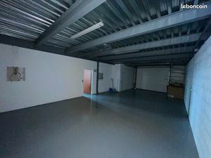 Local bureaux 166 m²