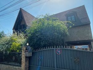 Pavillon maison garage automobile commerce