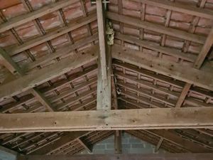 Garage 60 mètres carrés sur terrain de 1 hectare