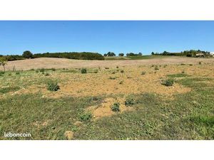 Terrain 1 300 m² Castella