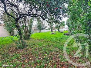 Terrain 1 019 m² Lucon