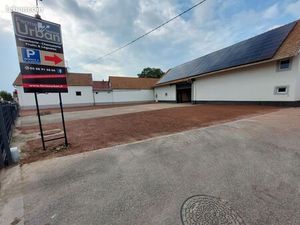 Local commercial + Parking