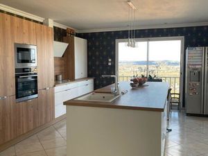 Três belle maison avec vue magnifique