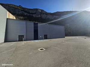 Local 651 m² Saint-Claude