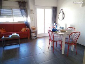 Studio cabine avec ascenseur  balcon  piscine  parking centre port Cap d Agde