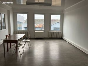 Entrepôt 1400 m² + Bureaux 310 m² Bonneval (Possibilité de location séparée)