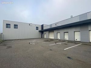 Local industriel 2 411 m²