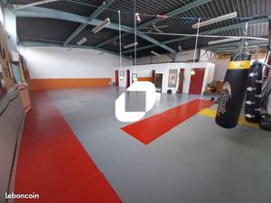 Local d'activité 214 m²