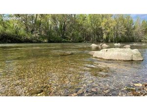 Terrain de loisirs boisé proche rivière – 3500 m² – 25 000