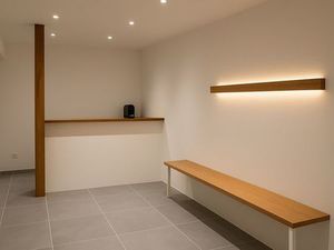 Bureau 37 m² rénové – Très lumineux – RDC – Parking – Fibre incluse