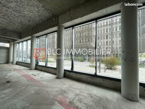 Local commercial 223 m²