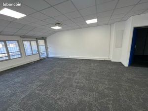 Bureaux à louer 155 m2 aix club hippique