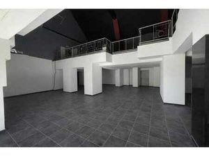 Vaste immeuble disponible de suite