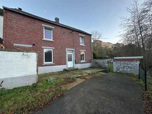 Maison Lumineuse Nichée Vert  vue sur rivière  cascades?