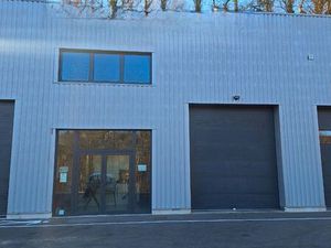 Local d'activité ou comerce de 260 m2 - Mésigny