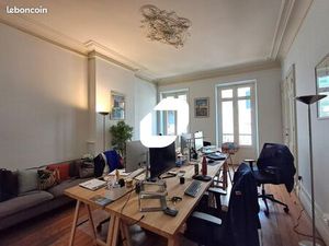 Bureau 130 m²