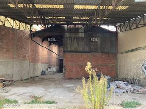 Local industriel 590 m²