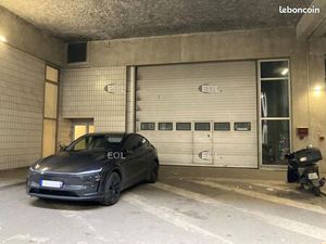 Local d'activité 2 157 m²