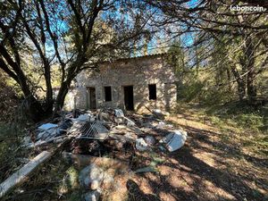 Particulier vend une maison de 120 m2 à la campagne avec terrain plat de 2000 m2