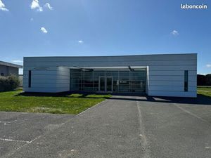 Local 468 m² Bernay