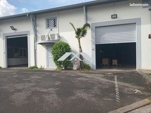 Local 180 m² Sainte-Marie