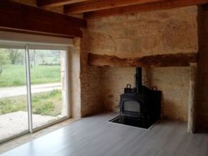 Maison rénovée en pierre avec jardin Cuzance