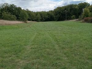 Terrain entièrement constrTerrain constructible ■Eau  électricité  téléphone en bordure de