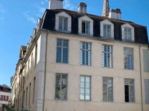 Bel Immeuble en pierre rénové et loué dans le centre historique ds Pau