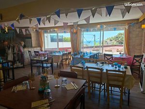 Restaurant bar pizzeria rénové entièrement dans une Calanque