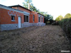 Villa d'architecte + 2 ha de châtaigniers