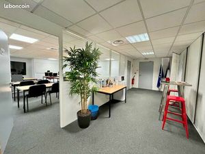 Bureau 251 m²