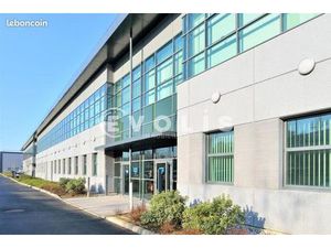 Bureau 210 m²