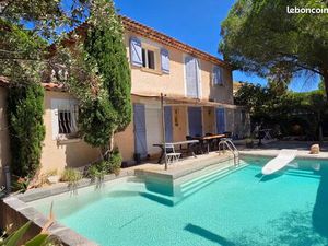 Maison individuelle 195m² avec jardin et piscine proche commodités