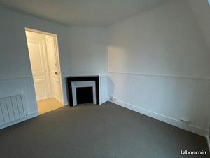 NEUILLY SUR SEINE 92200  Quartier Marché  appartement 2 pièces dernier étage par l'escalie