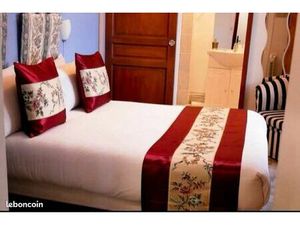 Hotel restaurant bar