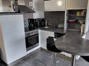 Grand studio cabine contemporain