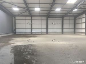 Local industriel 400 m²
