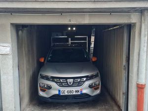 Parking box  fer à cheval  Saint-Cyprien