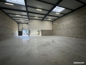 Local d'activité 402 m²